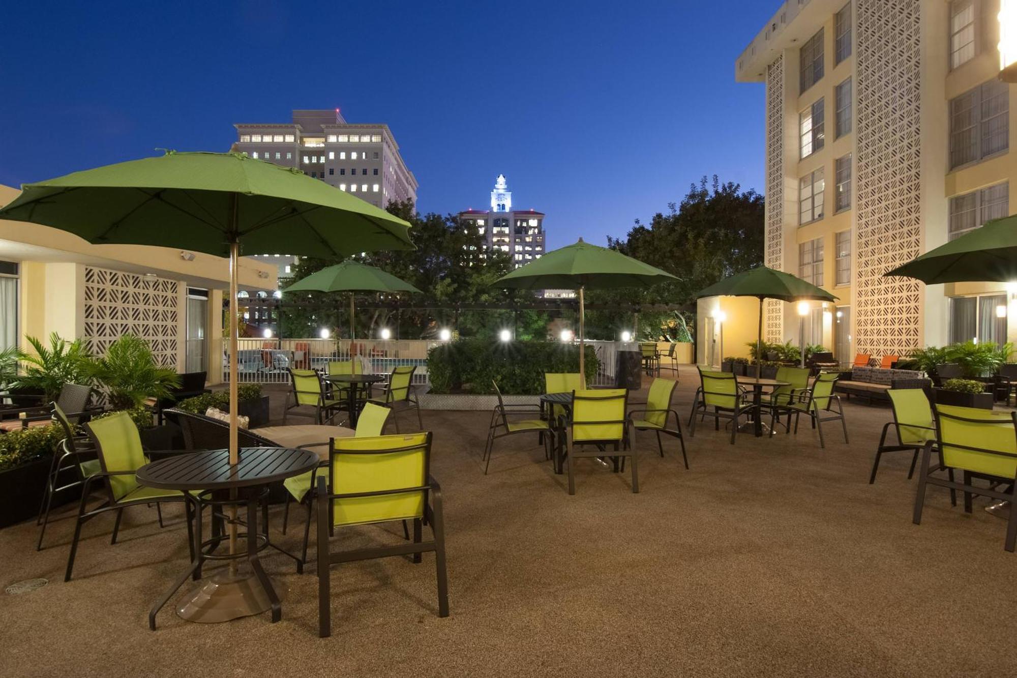 Hotel Courtyard Miami Coral Gables Exterior foto